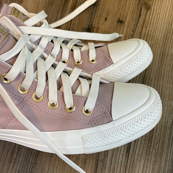 Converse Women's Blush Pink Sneakers mid high size 7.5 gold accents - Picture 9 of 9
